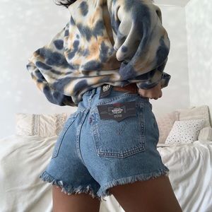 NWT LEVIS HIGH RISE 501 SHORTS
